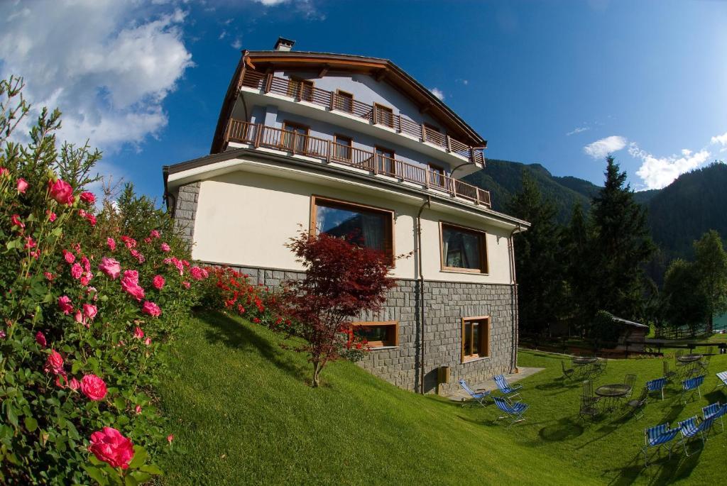 Laghetto Alpine Hotel & Restaurant Brusson Extérieur photo