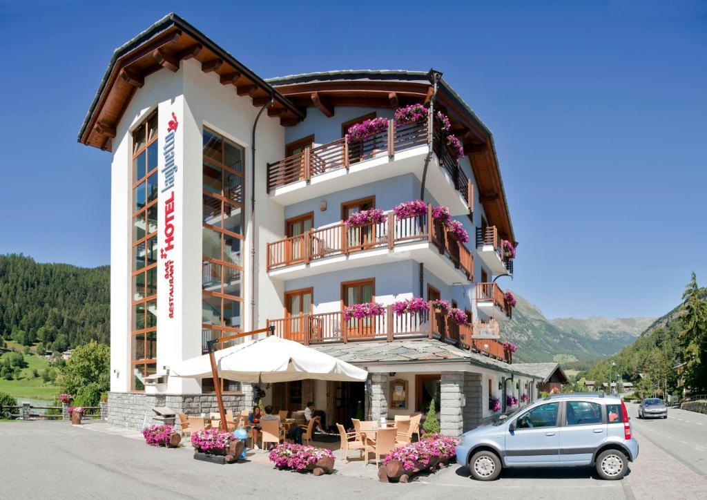 Laghetto Alpine Hotel & Restaurant Brusson Extérieur photo